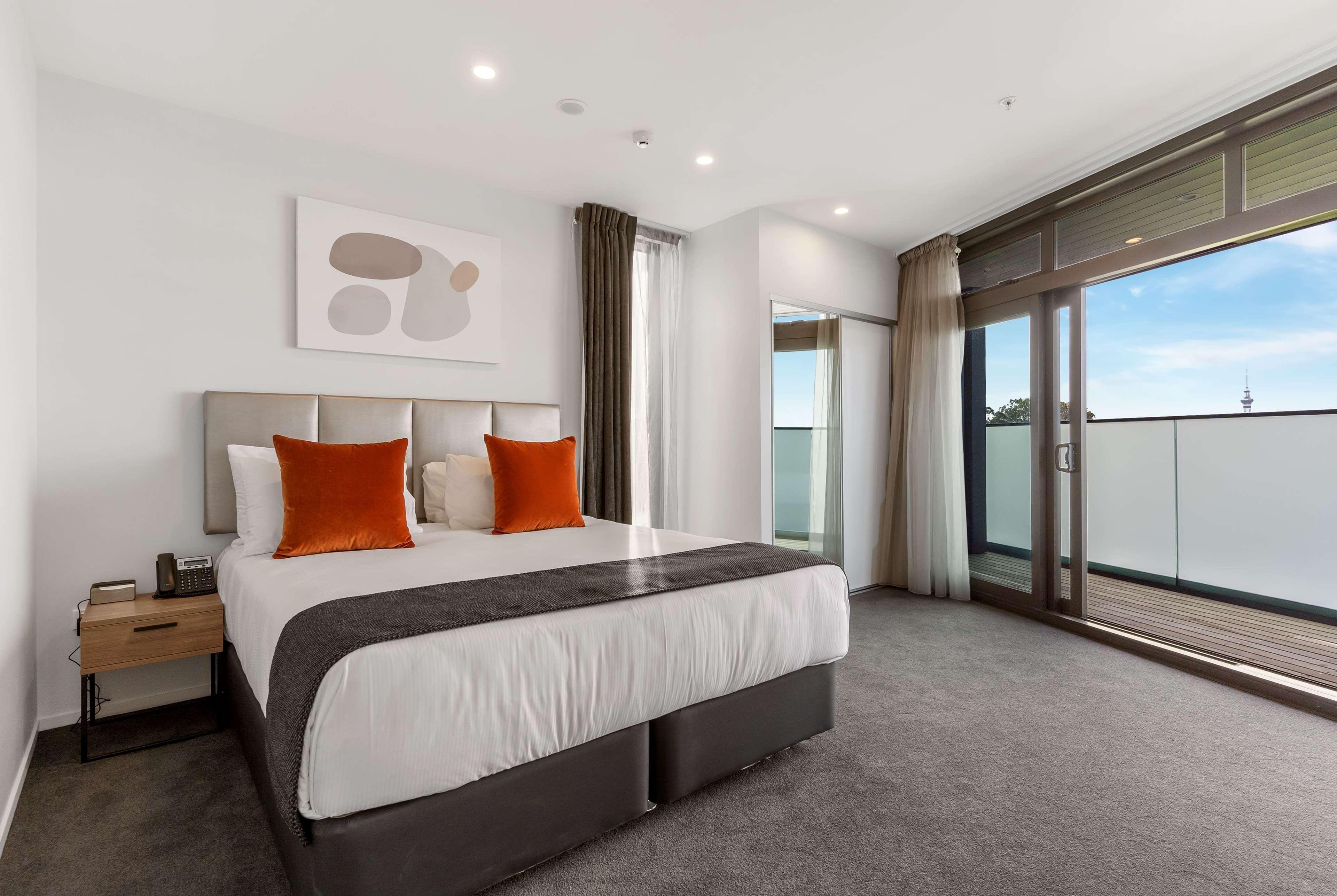 Ramada By Wyndham Newmarket Auckland Exterior foto